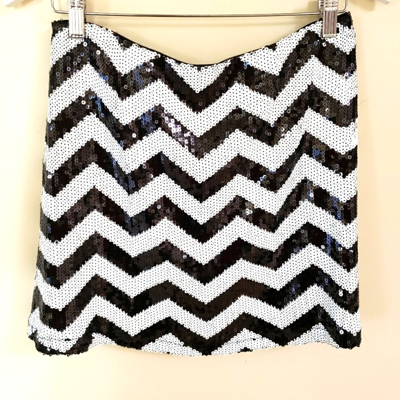 Forever 21 black and white sequin Mini skirt L - Picture 2 of 4